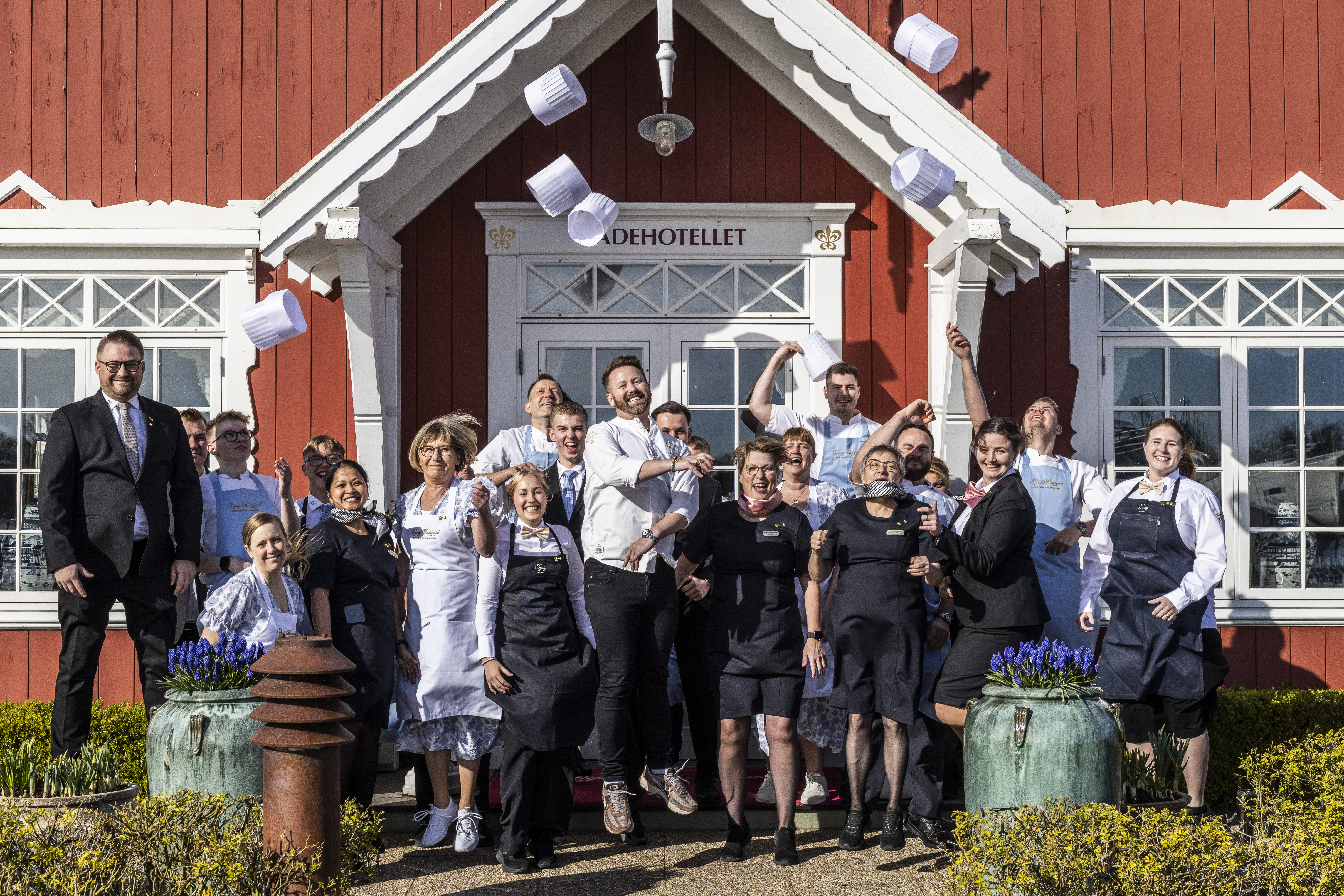 Personalet på Dyvig Badehotel kan ikke få armene ned over nu at være et femstjernet hotel. Foto: Dyvig Badehotel/Rais Foto.