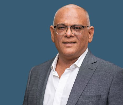 Nadeem Mørkeblå